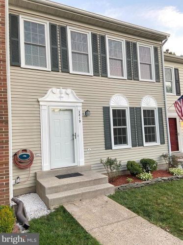 3819 Wagon Wheel Ln, Woodbridge, VA 22192-6440