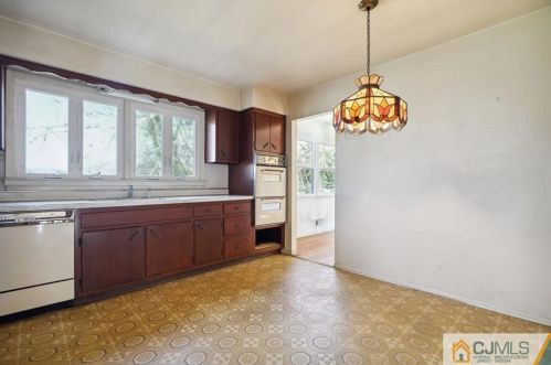 51 Jackson Ct, Perth Amboy NJ  08863-1304 exterior