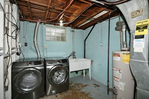 1714 Hollyrood Rd, Pittsburgh PA 15227-3727 exterior