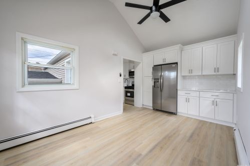 212 5 St, North Lindenhurst NY 11757-4628 exterior