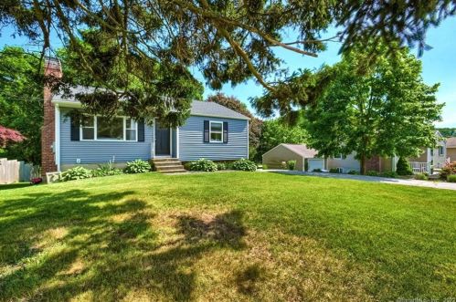 33 Wayne Rd, Groton, CT 06340-4118