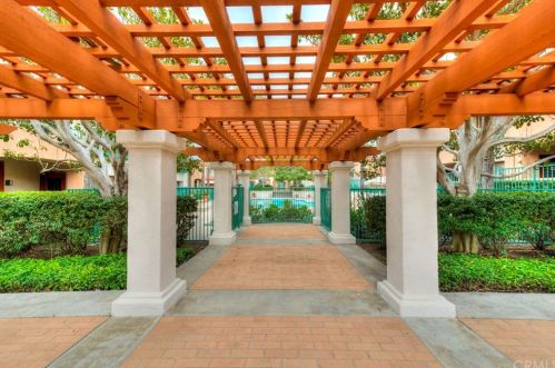 310 Villa Point Dr, Newport Beach CA  92660-6237 exterior