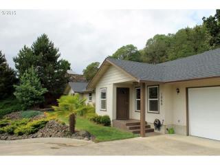1869 Todd St, Roseburg, OR 97470-5651