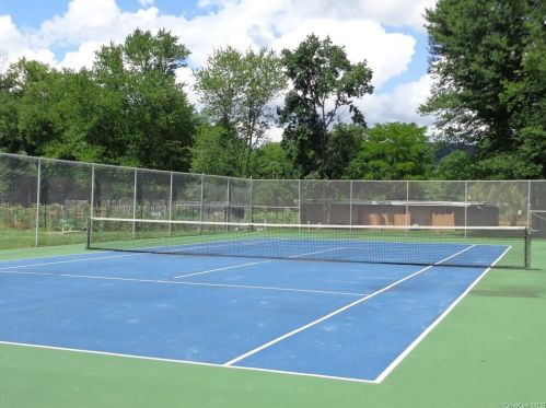 60 Kirby Close, Yorktown Hgts NY  10598-1424 exterior