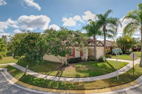 1301 Birmingport Ct, Fort Pierce, FL 34952-8104