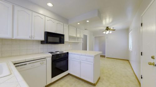 420 Sherwood Dr, Gilroy CA  95020-4221 exterior