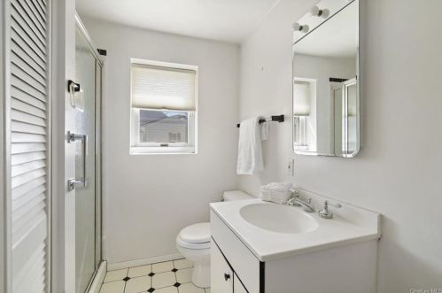 2810 Hedge St, Yorktown Hgts NY  10598-3039 exterior