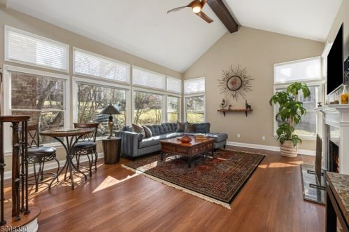 39 Gatehouse Rd, Bedminster, NJ 07921-1862