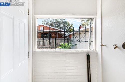 1490 76th Ave, Oakland CA  94621-2709 exterior