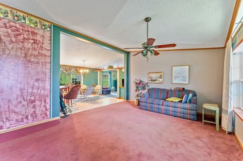 172 Sherwood Dr, Verona, PA 15147-3318