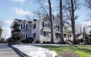 12 Breezeknoll Dr, Westfield, NJ 07090-2910