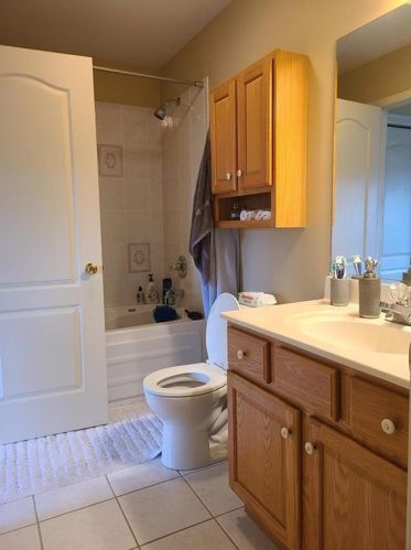 4 Saratoga Ct, Easton PA  18040-1046 exterior