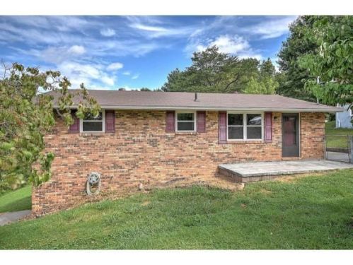 135 Blue Bell Dr, Kingsport, TN 37660-3327