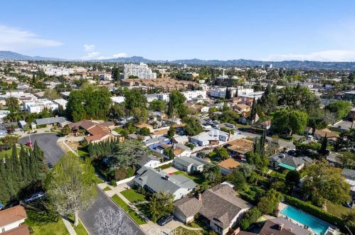 14950 Leadwell St, Van Nuys CA 91406-3030 exterior