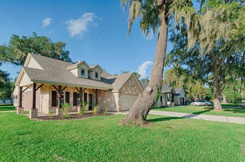 236 Twin Lakes Blvd, West Columbia, TX 77486-9677