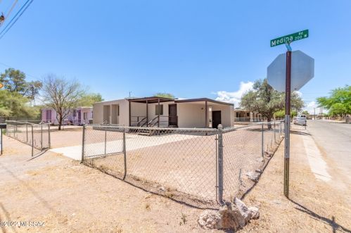 235 Medina Rd, Tucson, AZ 85756-6686