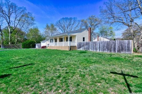 15 Jay Rd, South Setauket, NY 11720-2714