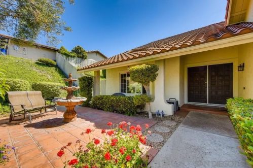 2159 Flying Hills Ln, El Cajon, CA 92020-1360