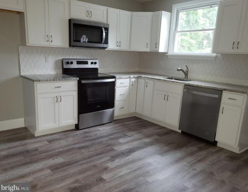 476 Deptford Ave, West Deptford NJ  08093-2108 exterior