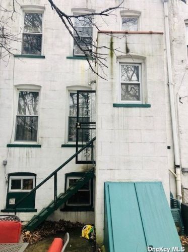 88-10 87th St, Jamaica, NY 11421-1301