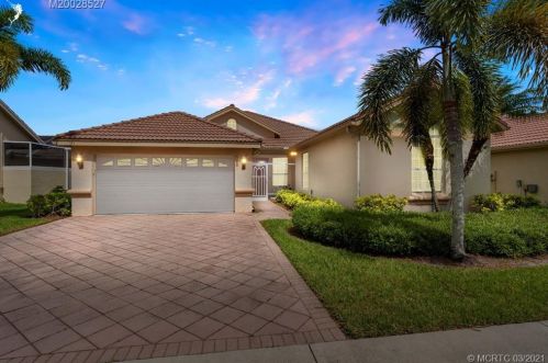 648 Lake Charles Cir, Fort Pierce, FL 34986-3429