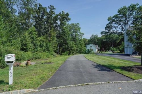 62 Leslie Dr, West Milford Lakes, NJ 07480