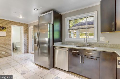 6808 Houndmaster Rd, Springfield VA  22152-2715 exterior
