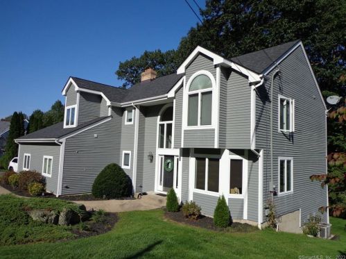 92 Larkspur Ln, Bristol, CT 06010-2395