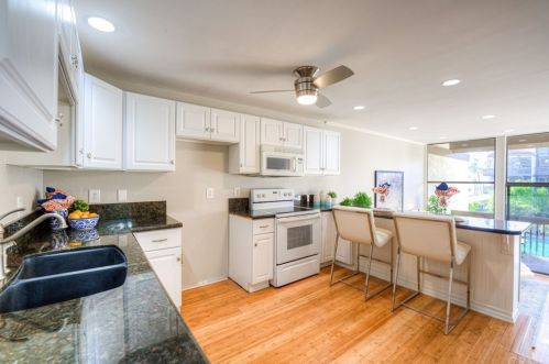 7239 Marina Pacifica Dr, Long Beach, CA 90803-3899