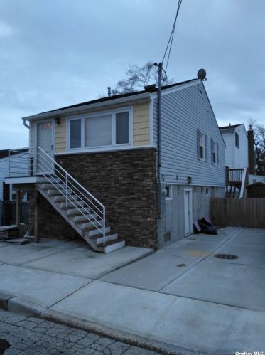 114 Malecon St, East Rockaway NY  11518-2328 exterior