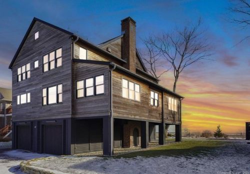 49 Smiths Point Rd, Milford, CT 06460-5240