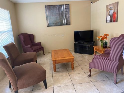 5642 Piney Ridge Dr, Orlando, FL 32808-4872