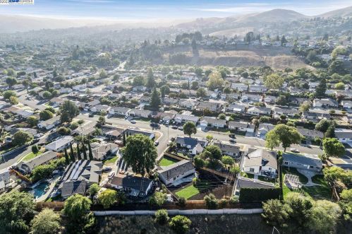 7769 Deervale Ct, Pleasanton CA  94568-1016 exterior