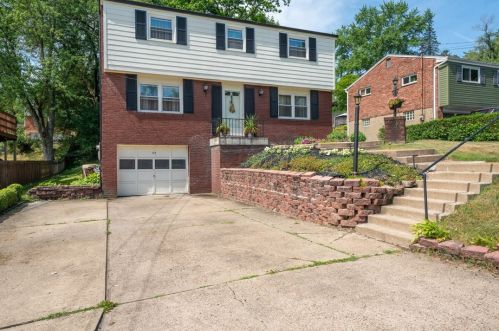 189 Colonial Village Dr, Pittsburgh, PA 15235-2246