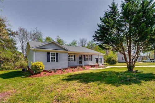 2501 Megan Dr, Parks Crossroads, NC 27316-9736