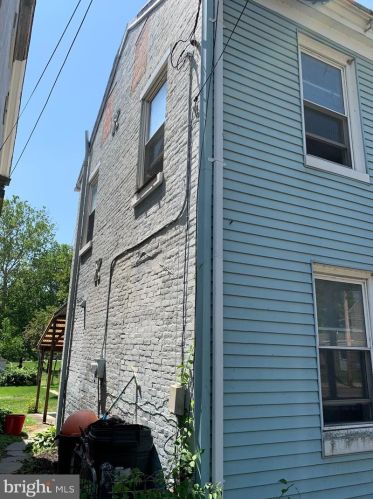 126 Main St, Shoemakersville, PA 19555-1408