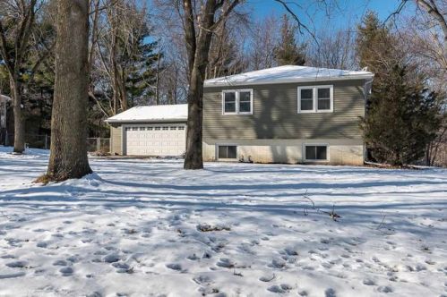 1948 Surf Dr, Twin View Heights, IA 52333-9370