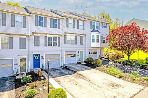 1327 Meadowbrook Dr, Canonsburg, PA 15317-5018