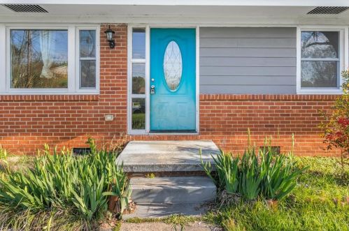 7 Armhurst Ct, Greensboro NC  27405-5911 exterior