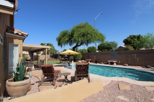 7234 Crst Ln, Glendale AZ  85310-5620 exterior