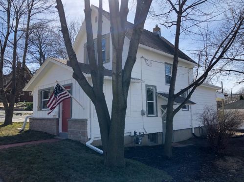 240 Charles St, Waukesha, WI 53186-5509