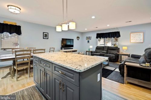 425 Princeton Ave, Berkeley Township NJ  08721-2404 exterior