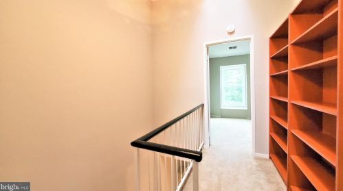 2324 Hunters Square Ct, Herndon VA  20191-2814 exterior