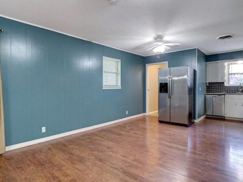 1225 Hillcrest St, Denton TX  76201-2412 exterior