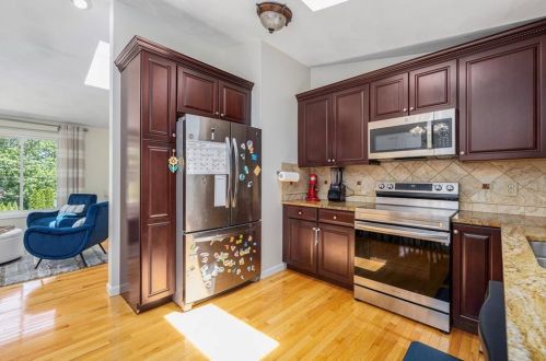 86 Hilltop Dr, Providence RI  02919-3013 exterior