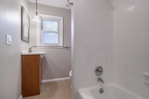 55 Pine River Rd, North Haven CT  06473-3312 exterior