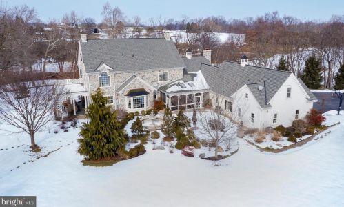 808 Pinkerton Rd, Mount Joy, PA 17552-9241