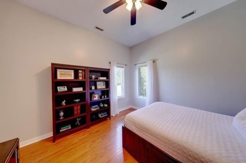 1 Morning Star Ct, Lincoln RI  02865-4586 exterior