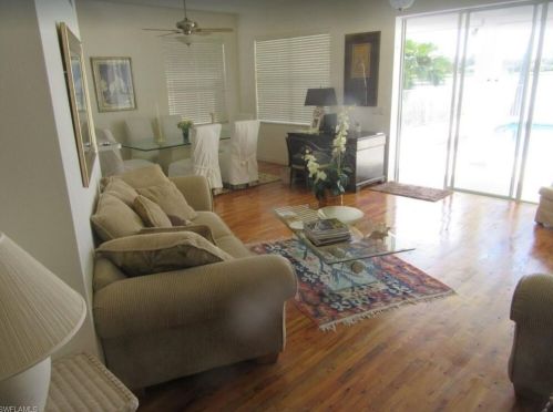 592 Crossfield Cir, Naples FL  34104-4725 exterior