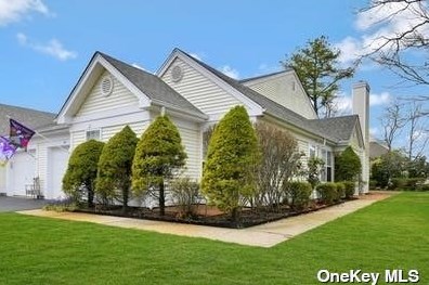 251 Glen Dr, Panamoka, NY 11961-1636